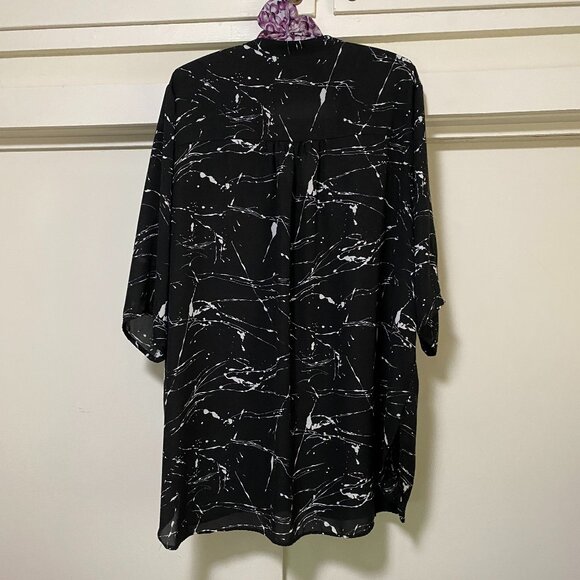 Beautiful slightly sheer black & white blouse w/1/2 sleeves, size 2X - Picture 8 of 9